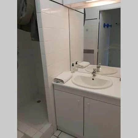 T2/terrasse/parking/a 5min De La *