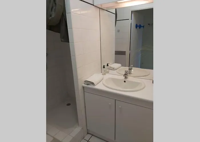 T2/terrasse/parking/a 5min De La *